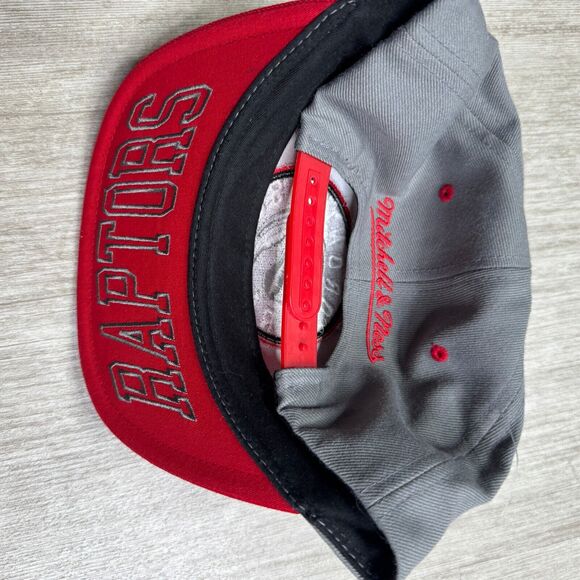 Toronto Raptors Mitchell and Ness Snapback Hat Cap Gray Red Basketball NBA Logo - Picture 2 of 4